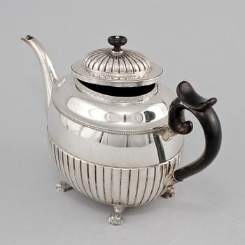 TEKANNA, silver, Barkander och Söhrling, Linköping, 1832. Vikt 810 g.