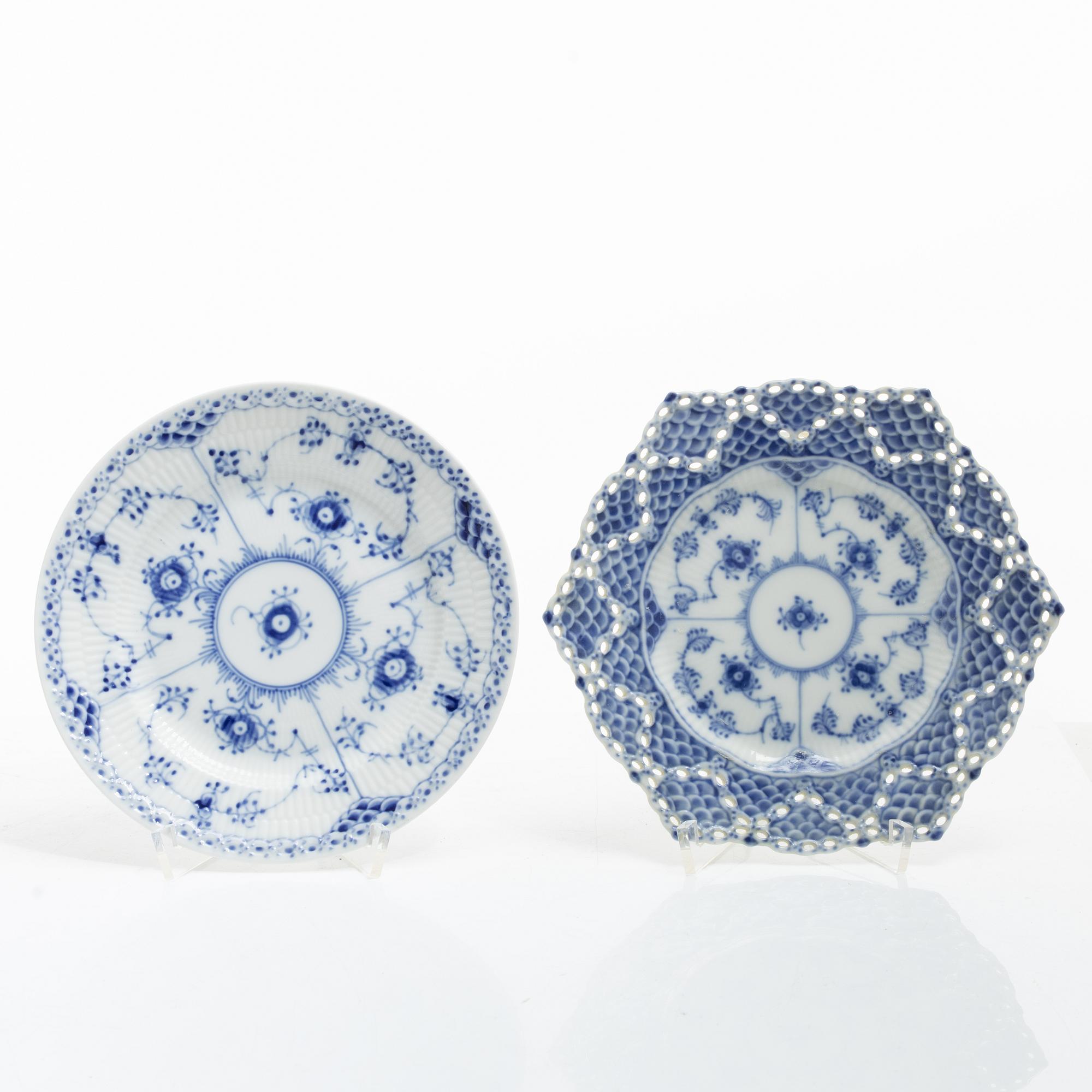 Royal Copenhagen, 27 service pieces, 'Blue Fluted', Denmark.