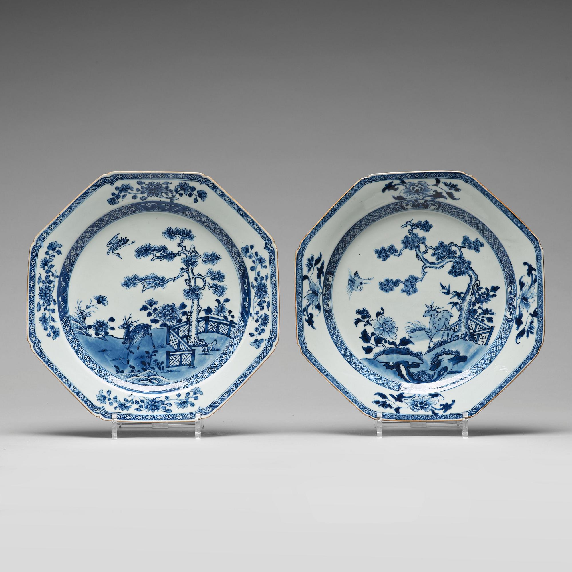 A pair of blue and white serving dishes, Qing dynasty, Qianlong (1736-95).