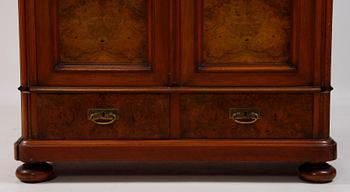 BOKSKÅP, 1800-talets andra hälft.