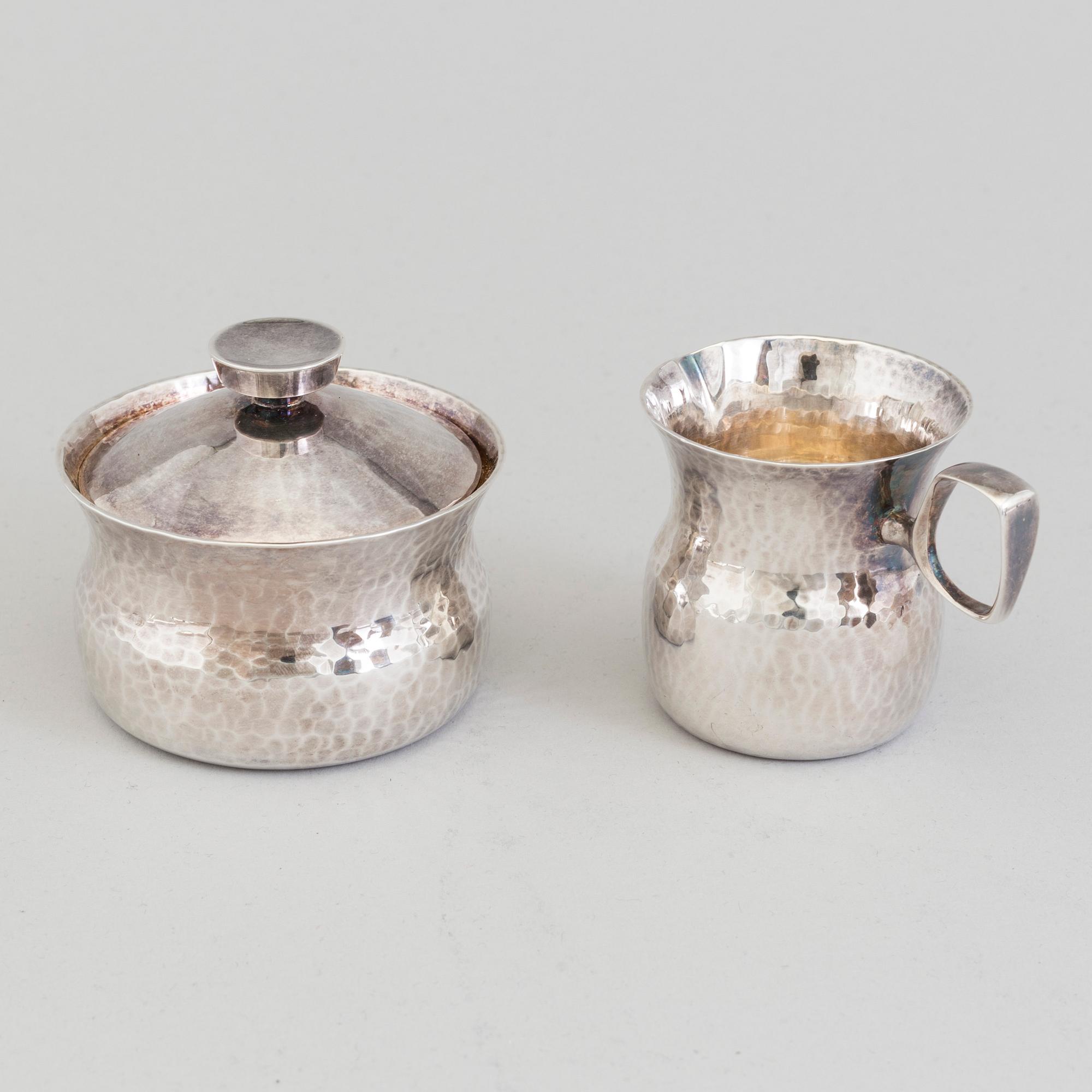 ERIC LÖFMAN, sockerskål och gräddkanna, silver, MGAB, Uppsala, 1973.