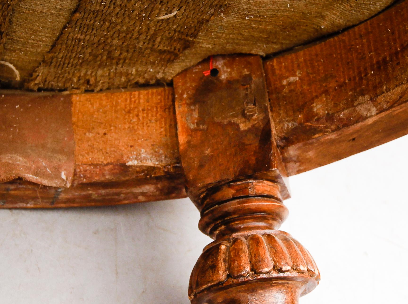 KARMSTOLAR, 2 st snarlika, gustavianska, 1700-talets andra hälft.