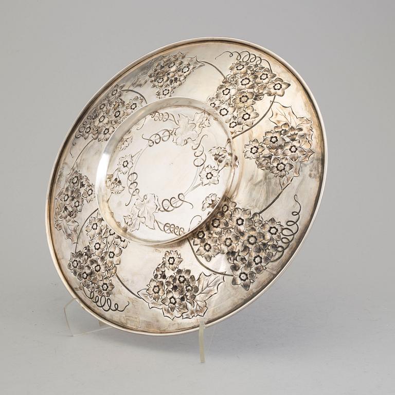 A Swedish Art Nouveau silver serving plate, maker's mark CG HALLBERG, Stockholm, 1906.