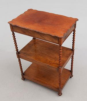 ETAGERE, omkring år 1900.