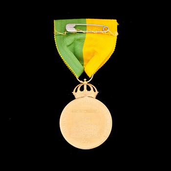 MEDALJ, 18k guld, Kungliga Patriotiska sällskapet, daterad 1984. Vikt ca 25 g.