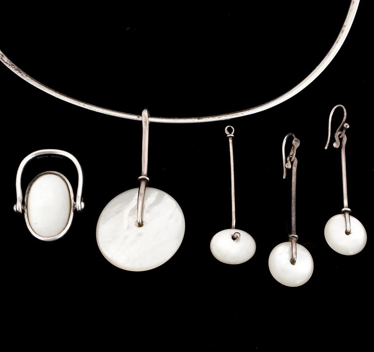 A set of Vivianna Torun Bülow-Hübe, necklace, ring and a pair of earrings, silver with mother of pearl.