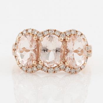 Ring with morganite and brilliant-cut diamonds.