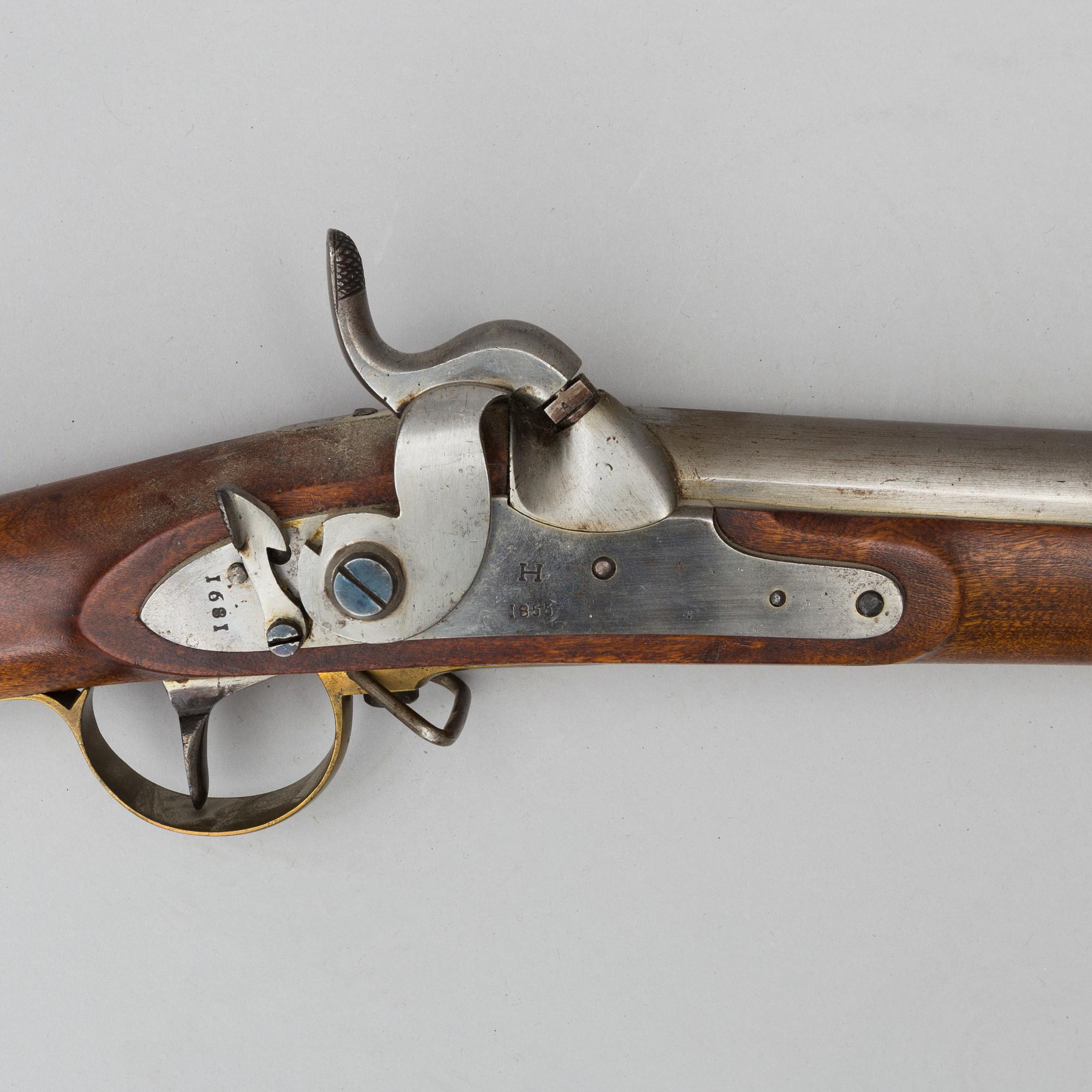 SLAGLÅSGEVÄR, svenskt, m/1845-54, Huskvarna faktori 1855 med bajonett.