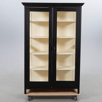 Display cabinet, 20th century.
