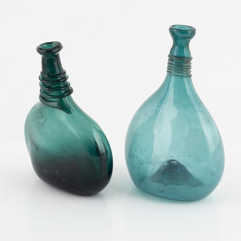 Flaskor, två stycken, 1800-tal.
