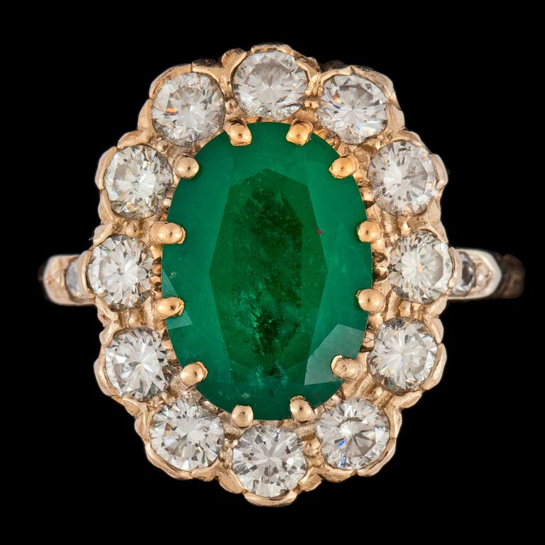 RING, smaragd ca 3.00 ct samt briljantslipade diamanter tot. ca 2.00ct.