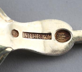 SERVERINGSSKEDAR, ett par, silver, Peter Hertz, Köpenhamn 1898. Vikt ca 86 g.