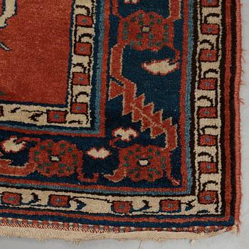 Gallerimatta, antik/semiantik  Västpersisk, ca 321,5  x 91,5-98 cm. (samt kortsidorna med ca 2-3 cm slätväv).