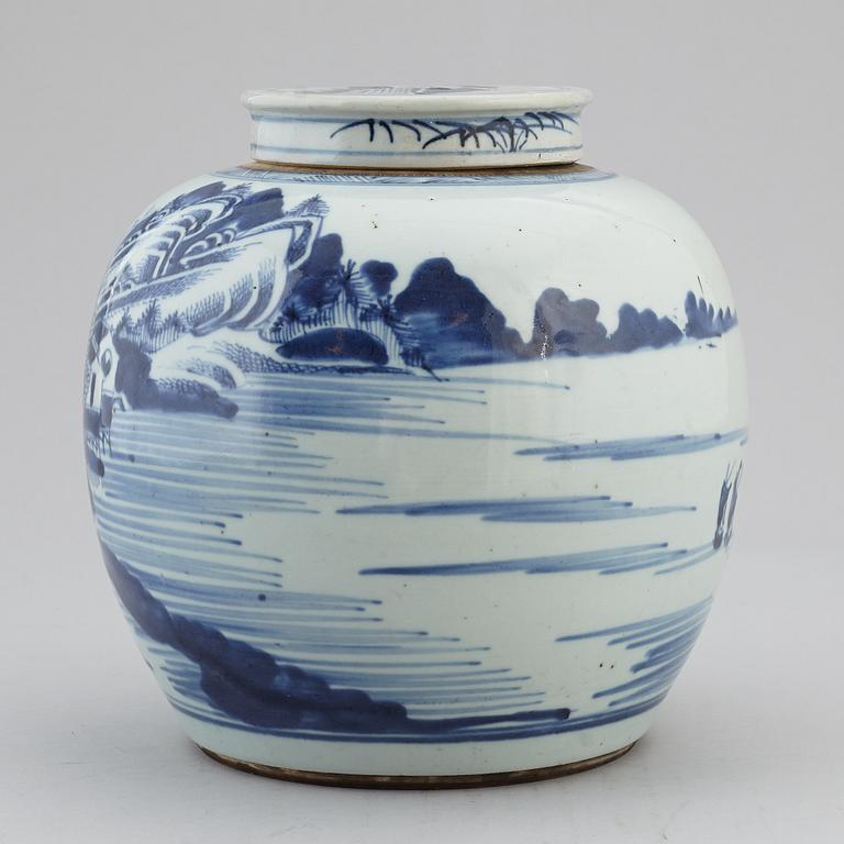 A large blue and white jar with cover, Qing dynasty, Qianlong (1736-95).