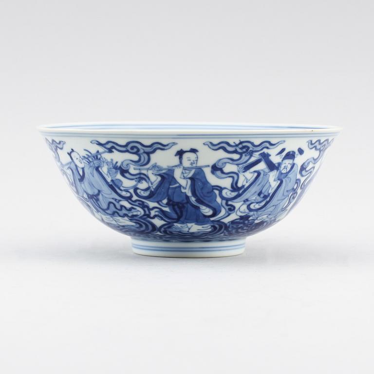 A blue and white bowl, Republic (1912-49) with Qianlongs sealmark.