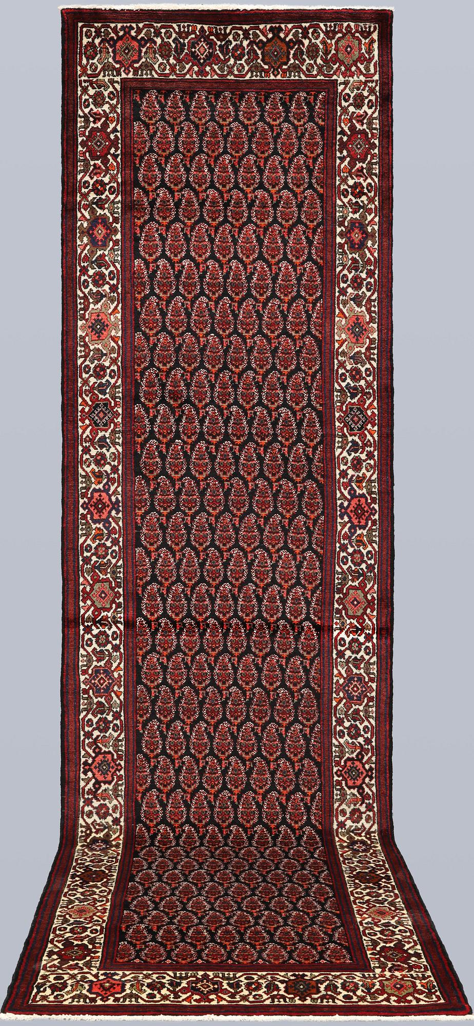 A Hamadan runner, approx. 420 x 114 cm.