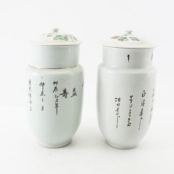 Lock urns 3 pcs and bowl with lid China 20th century porcelain.