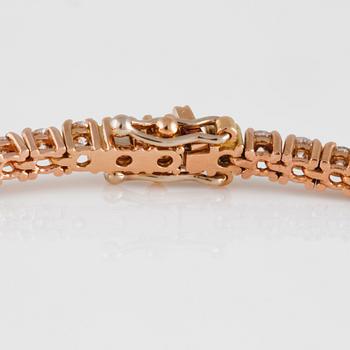 ARMBAND, 18K roséguld med briljantslipade diamanter ca 2.99 ct. Vikt 9,9 gram.