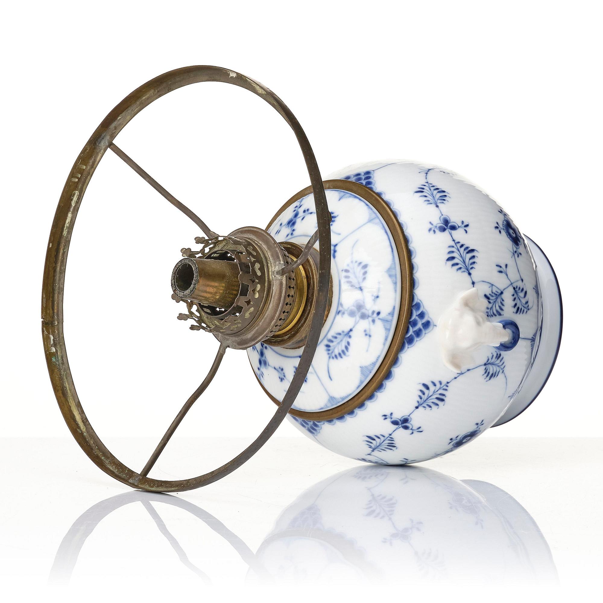 A Royal Copenhagen 'Musselmalet' / 'blue fluted' lamp, Denmark, 1893-1900.