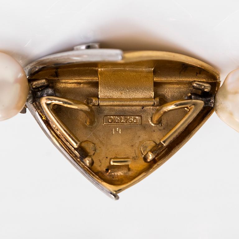 Ole Lynggaard, A cultured pearl necklace, clasp in 18K gold with a round brilliant-cut diamond.