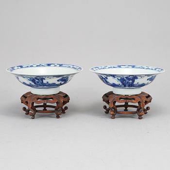 A pair of blue and white bowls, Qingdynasty, circa 1900.