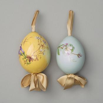 Two Russian porcelain eggs, 19th Century.