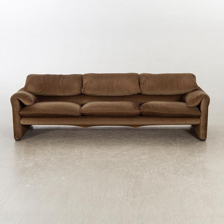 Vico Magistretti, sofa "Maralunga" for Cassina later part of the 20th century.
