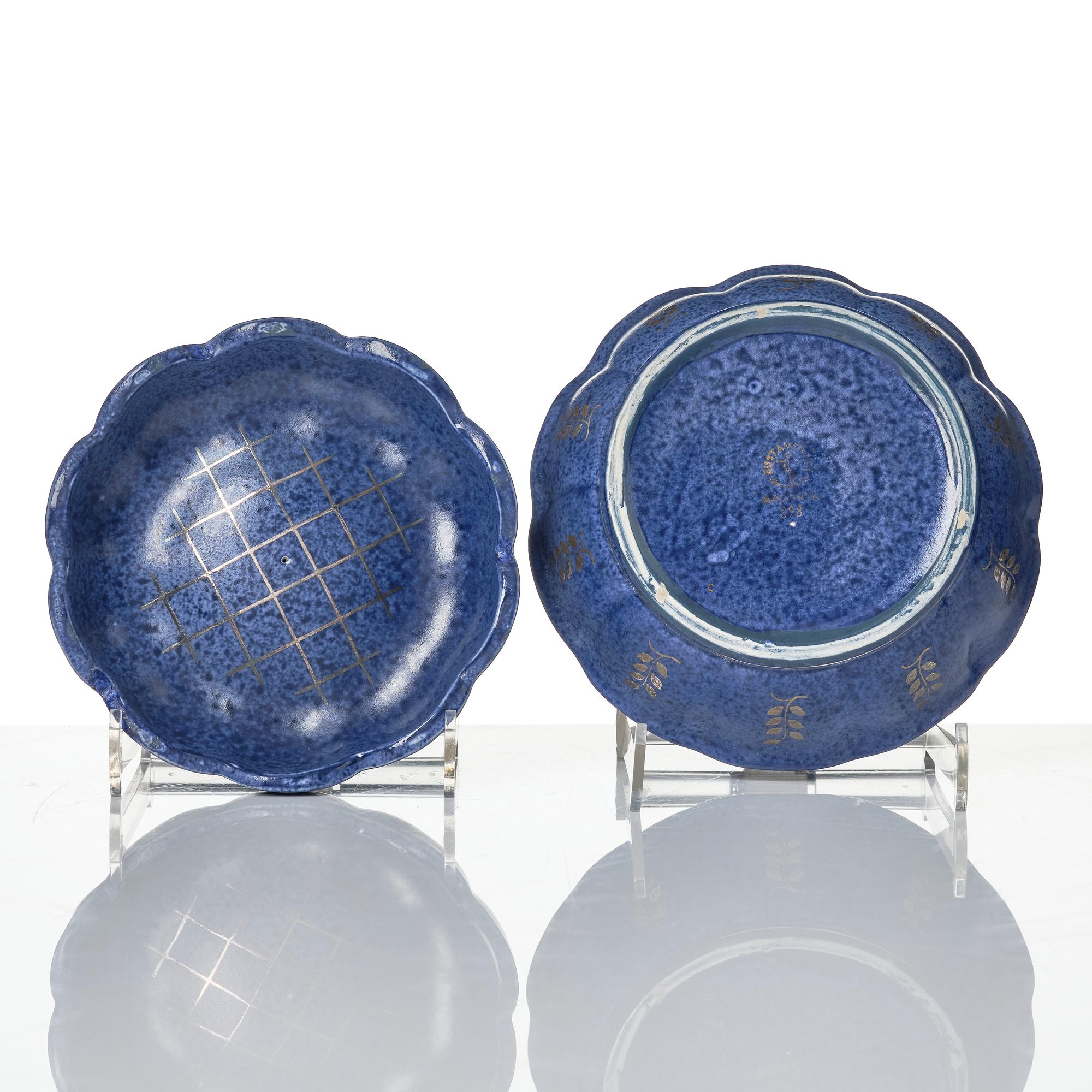 Wilhelm Kåge, a set of two Argenta stoneware vases, two dishes and a bowl with lid, Gustavsberg 1930s-50s.