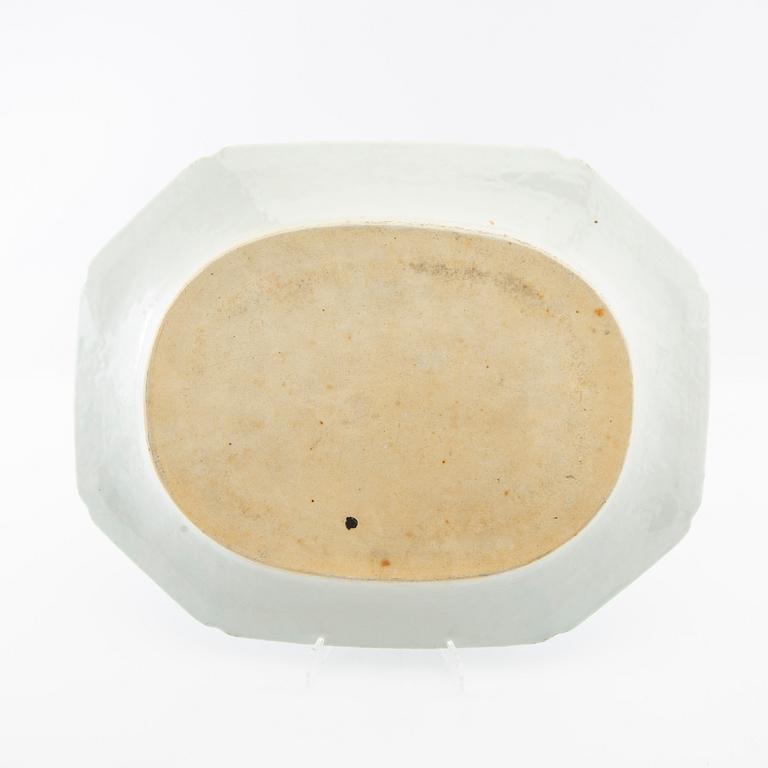 Serving dish China Qianlong (1736-95) porcelain.