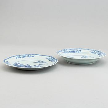 Eight blue and white export porcelain plates, Qing dynasty, Qianlong (1736-95).