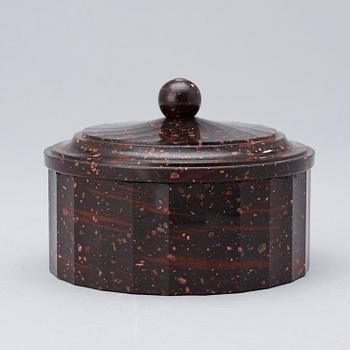 SMÖRASK MED LOCK. Älvdalen, 1800-talets början. Empire.