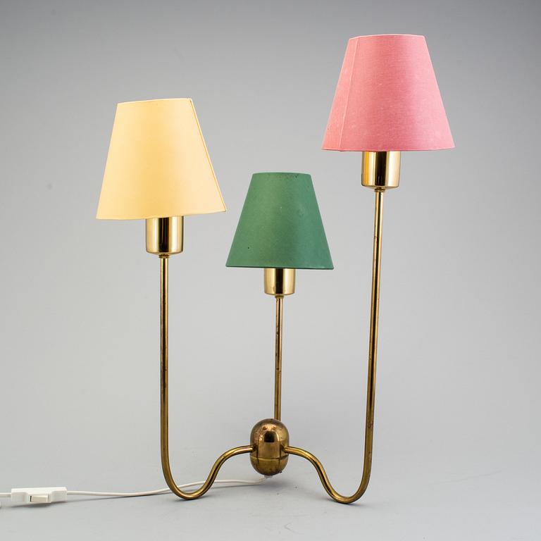 JOSEF FRANK, bordslampa av mässing, modell 2468 för Firma Svenskt Tenn.