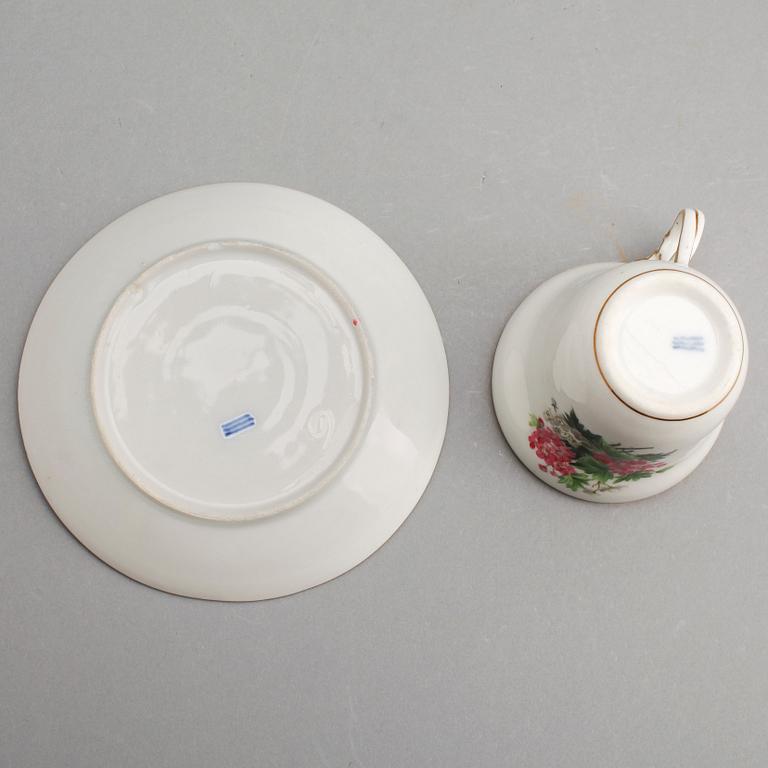 KAFFEKOPPAR MED FAT, 6 delar, porslin, Royal Copenhagen, 1800-tal.