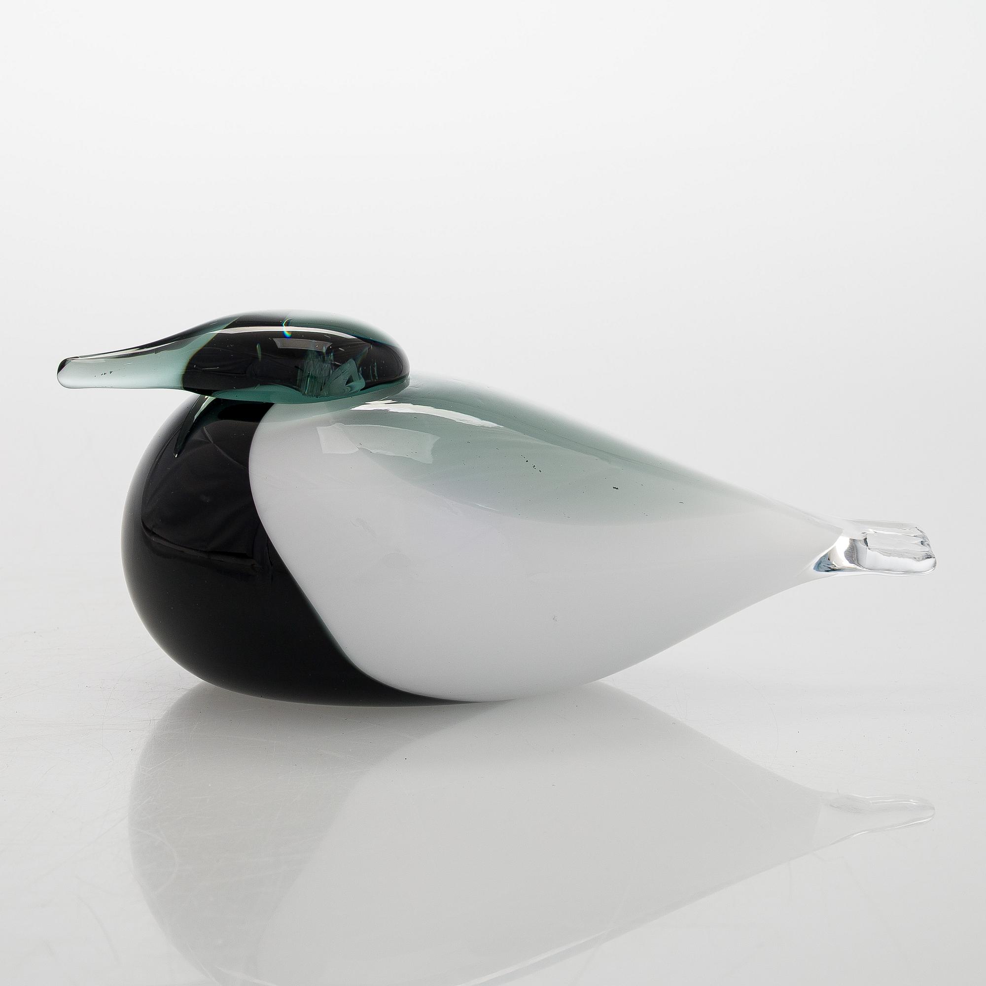 Oiva Toikka, a 'Smew' glass bird, signed O. Toikka Nuutajärvi.
