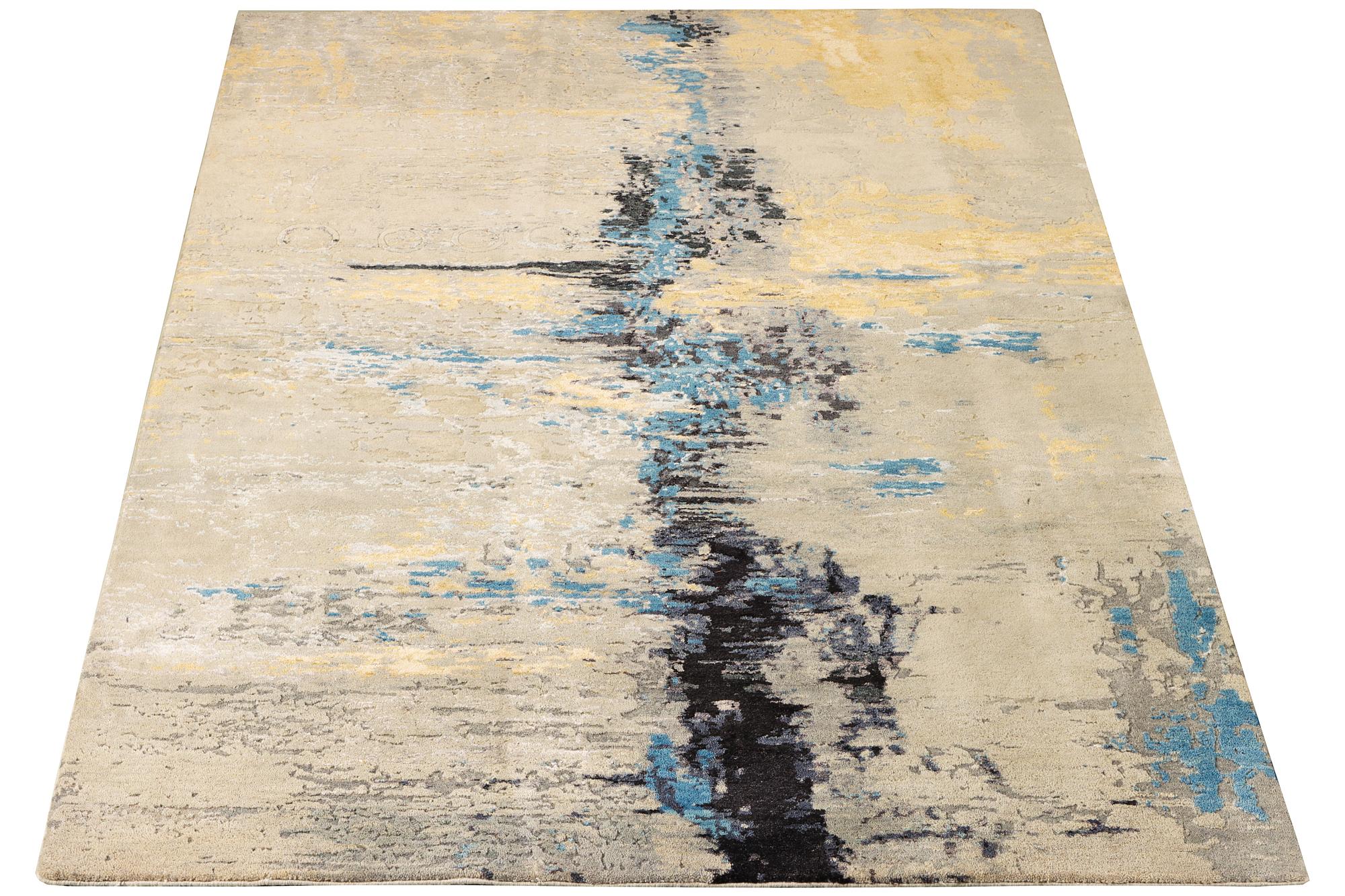 A modern design oriental rug, a. 247 x 172 cm.