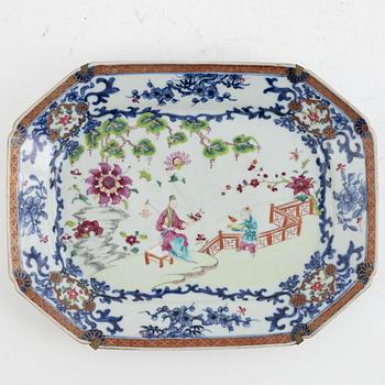 A serving dish, a hot water dish and two small dishes, 18th-19th century.