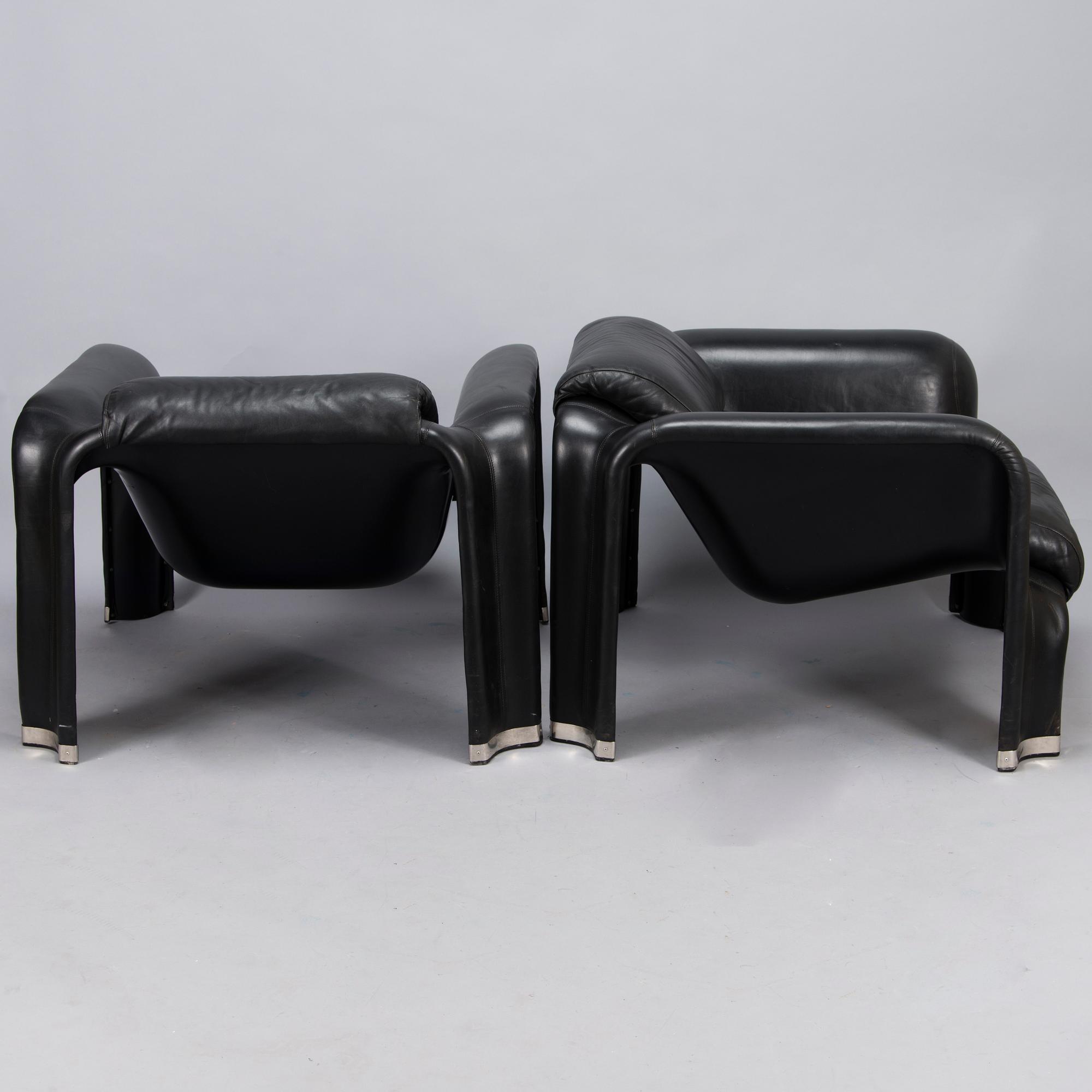 Pekka Perjo, A pair of 'Pohjola' armchairs for Haimi / Avarte.  Designed 1965.