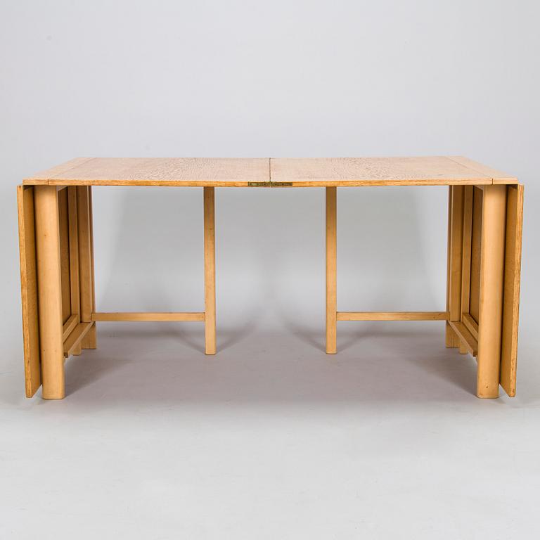 Bruno Mathsson, A 1940s / 1950s oak and birch "Maria flap" folding table for Mathsson International Värnamo.