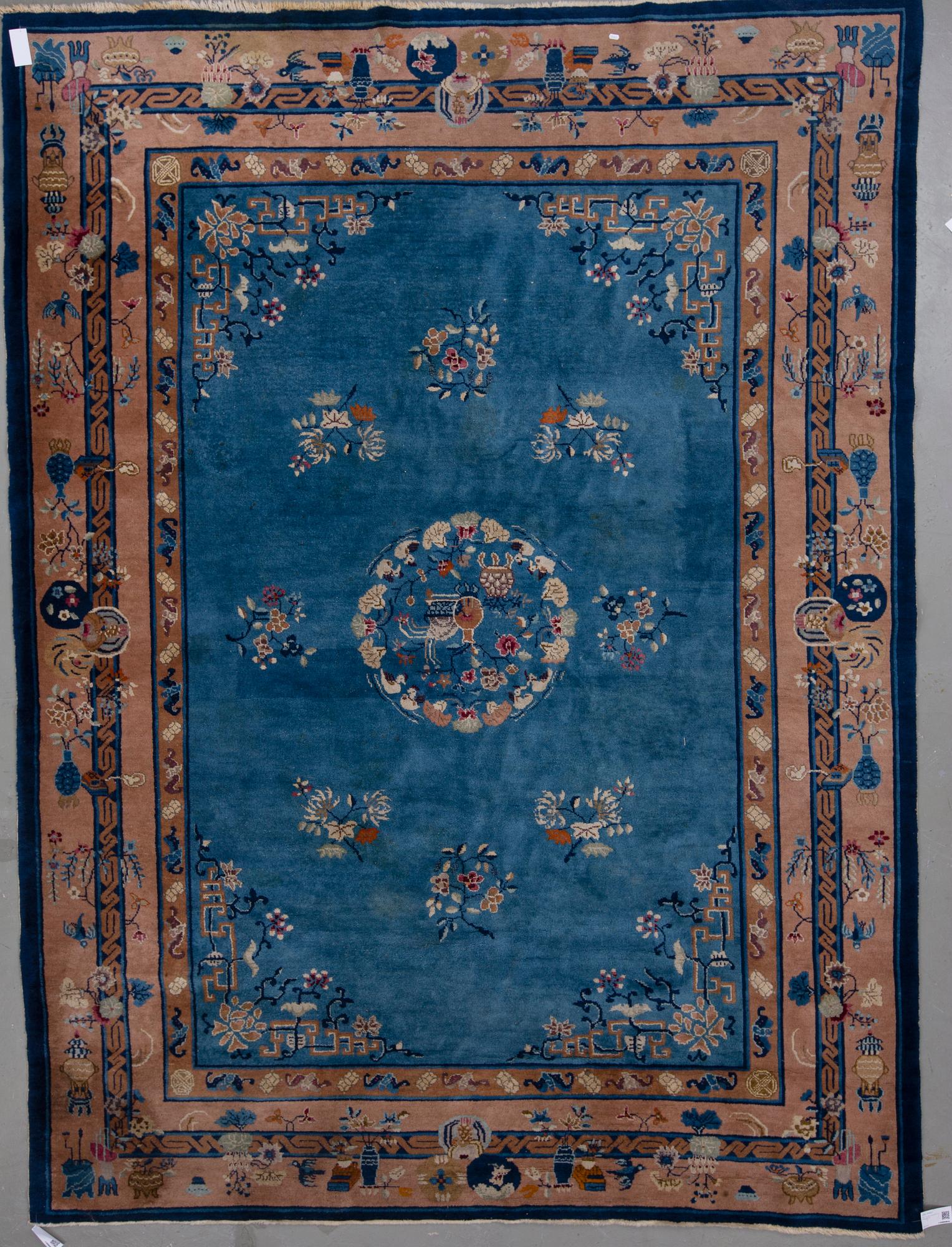 MATTA, Kina, semiantik. Ca 326x240 cm.