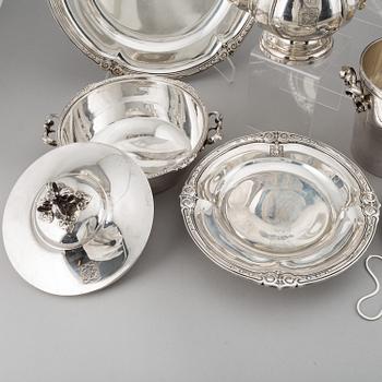 A French 20th century silver 950/1000 service, marked EC, Paris.