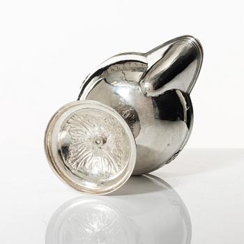 A parcel gilt Swedish silver gravy boat, mark of Anders Johan Lignell, Sundsvall 1818.