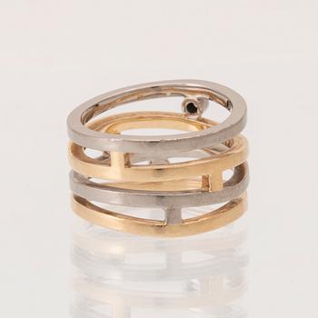 Ring 18K vitt och rött guld med runda briljantslipade diamanter, Björn Nilsson Kristianstad 2006.