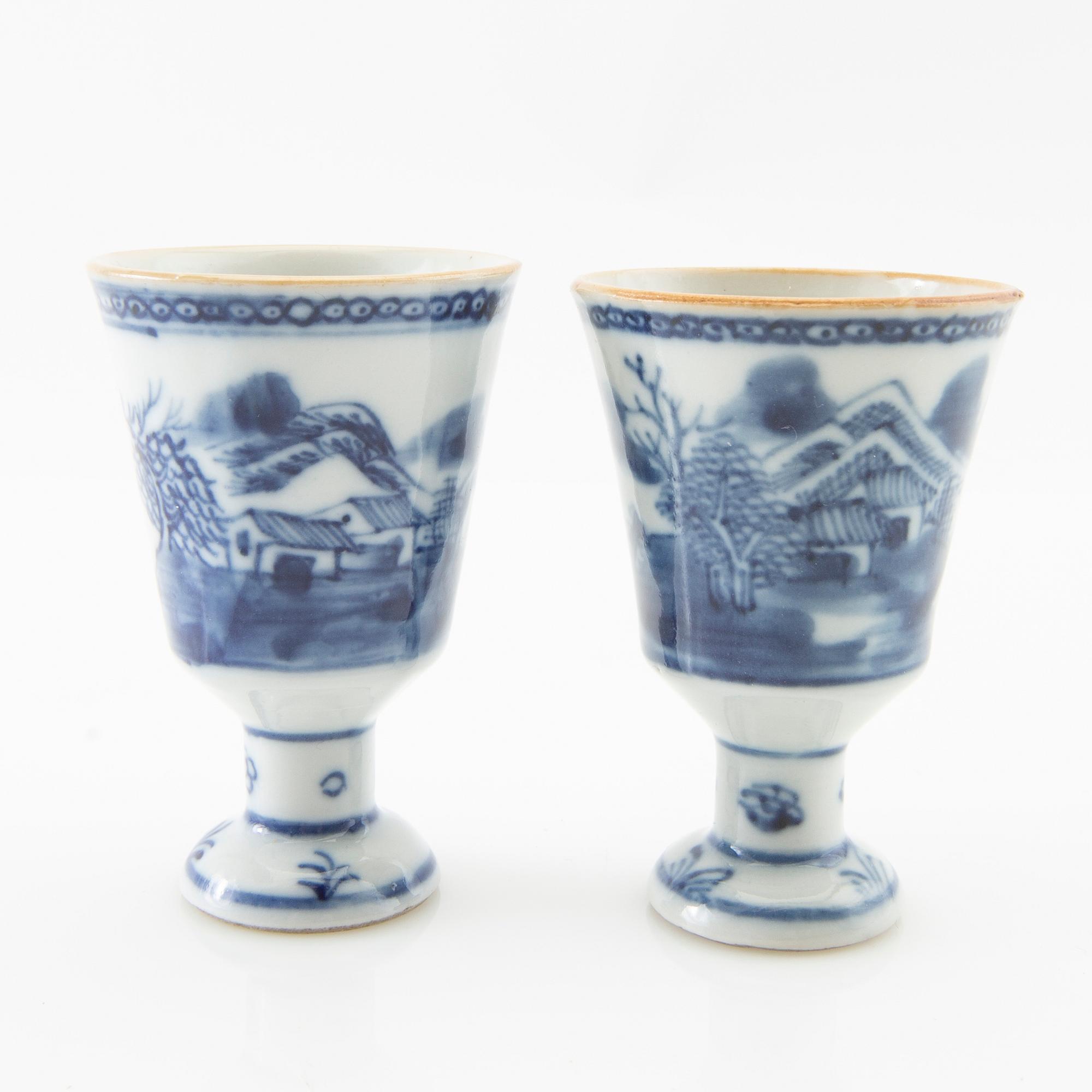 Cup on foot a pair of China 17th century porcelain.