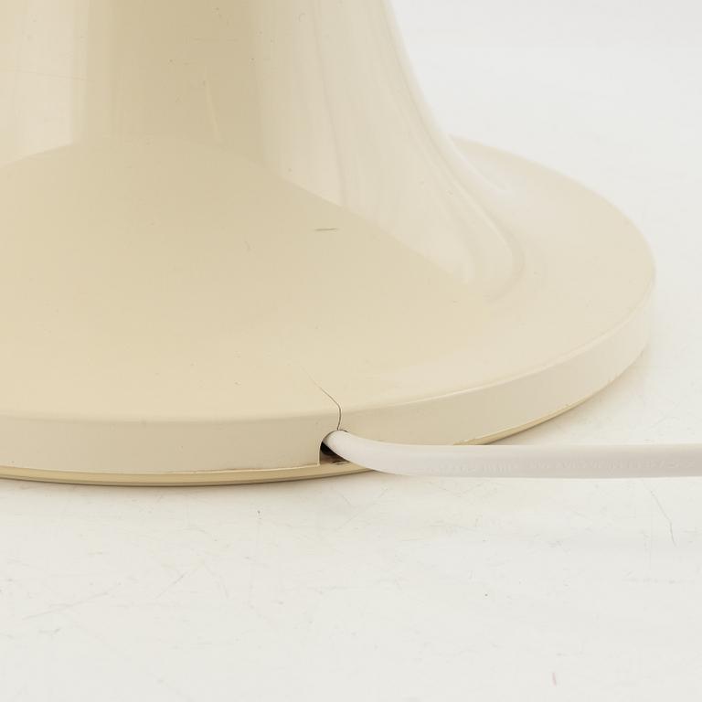 Giancarlo Mattiolo, a 'Nesso' table lamp, Artimide.