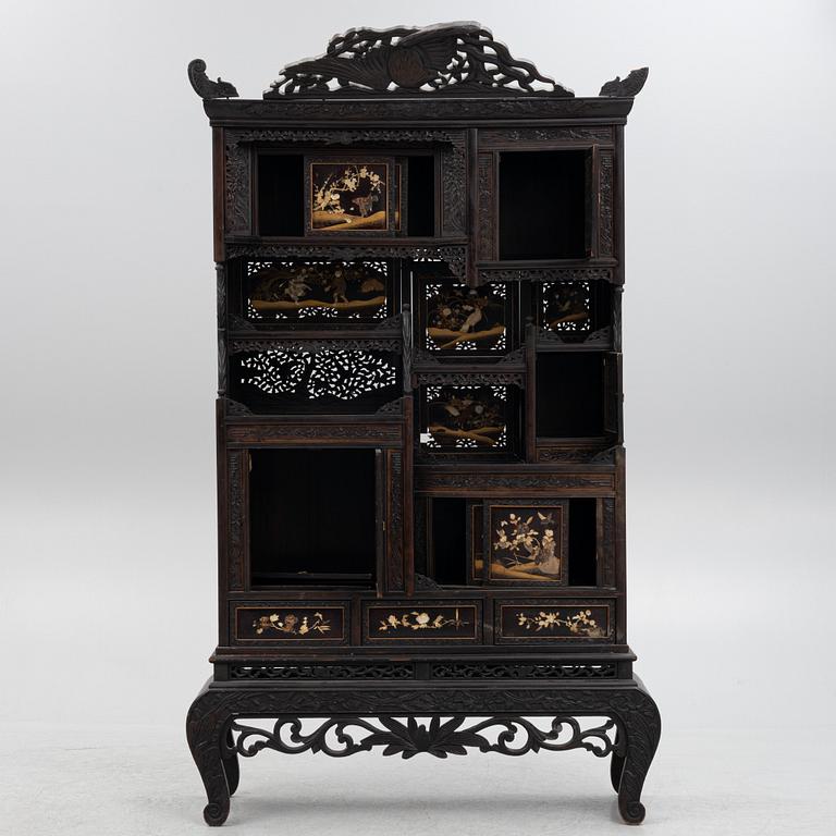 A Japanese cabinet, first part of the 20th century.