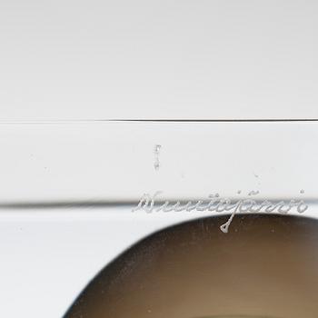 Oiva Toikka, An annual cube, signed Oiva Toikka Nuutajärvi 1983 and numbered 300/2000.