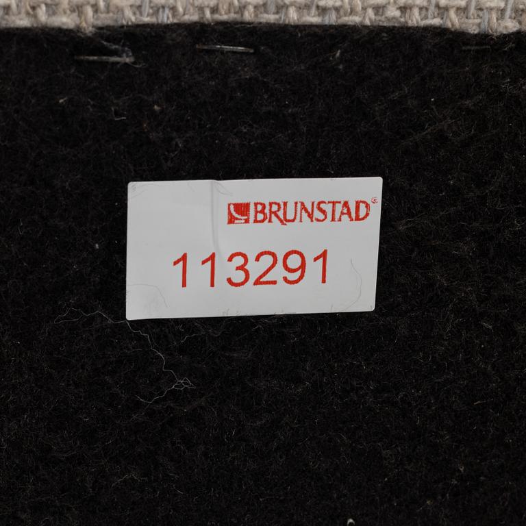 Fåtölj med fotpall, "Sting", Brunstad, Norge.