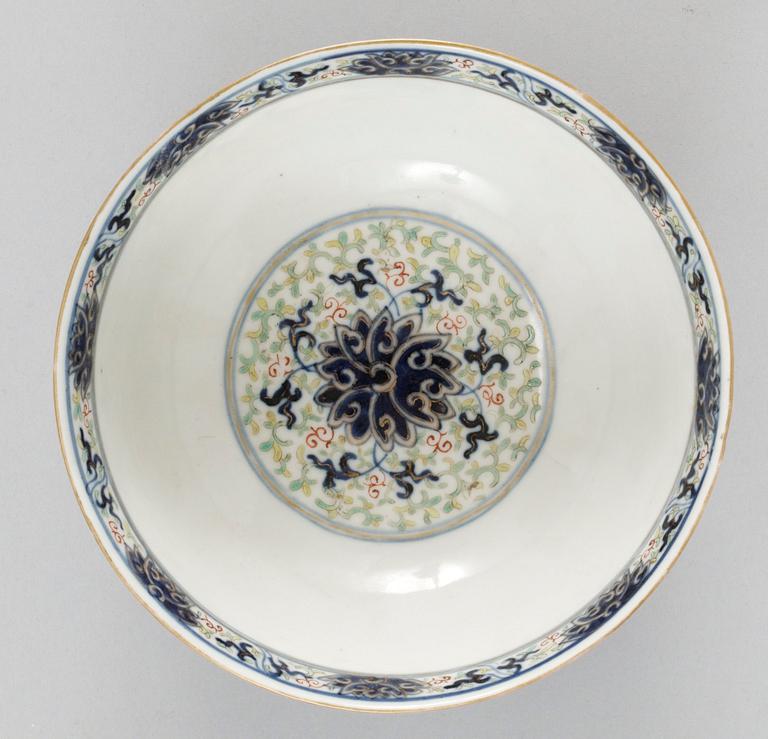 A bowl, Qing dynasty, Guangxus six character mark and period (1875-1908).