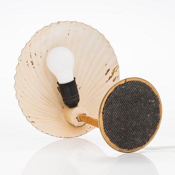 Paavo Tynell, bordslampa, modell 5321 "Snäckan" för Taito/Idman 1900-talets mitt.