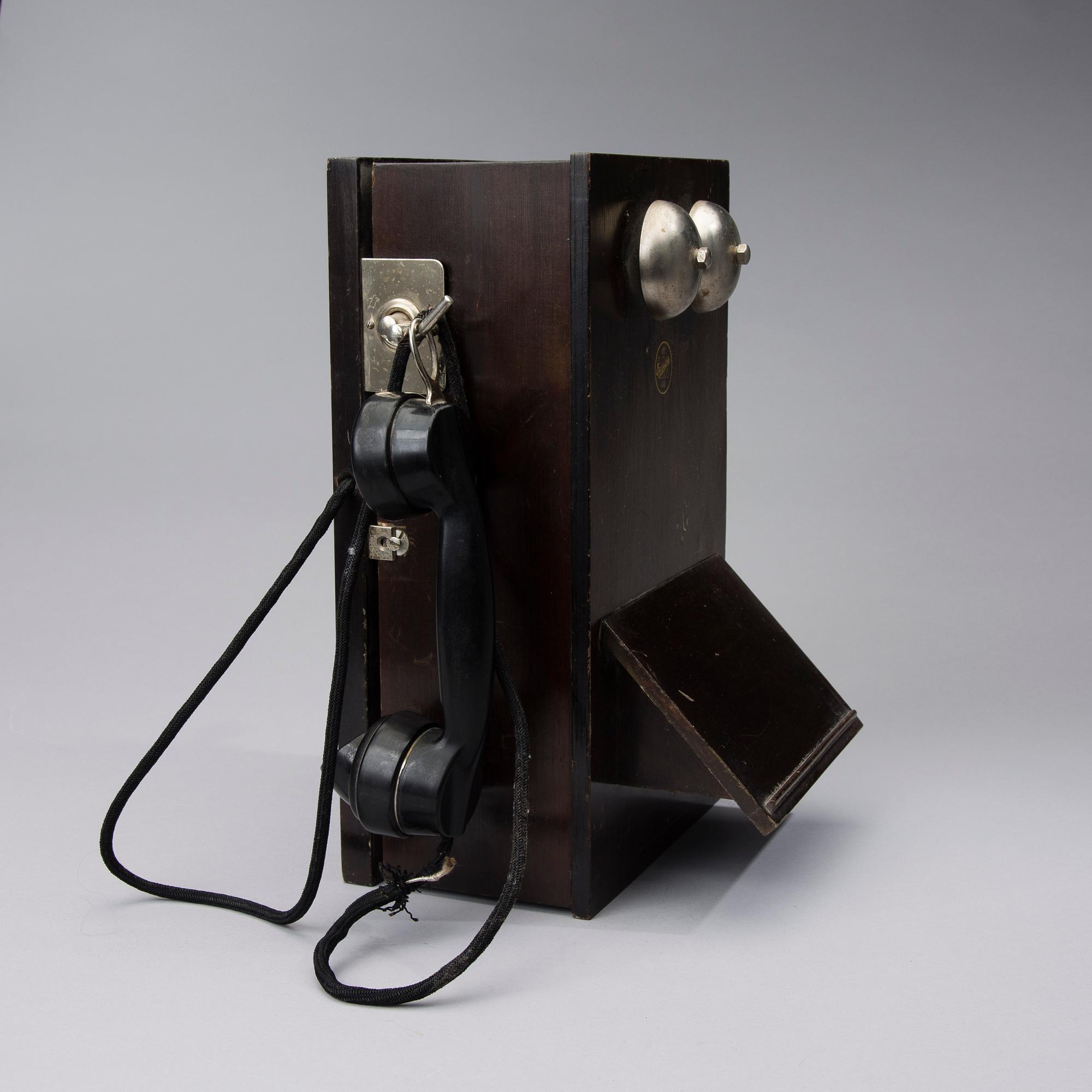VÄGGTELEFON, Oy LM Ericsson AB, 1940-tal.